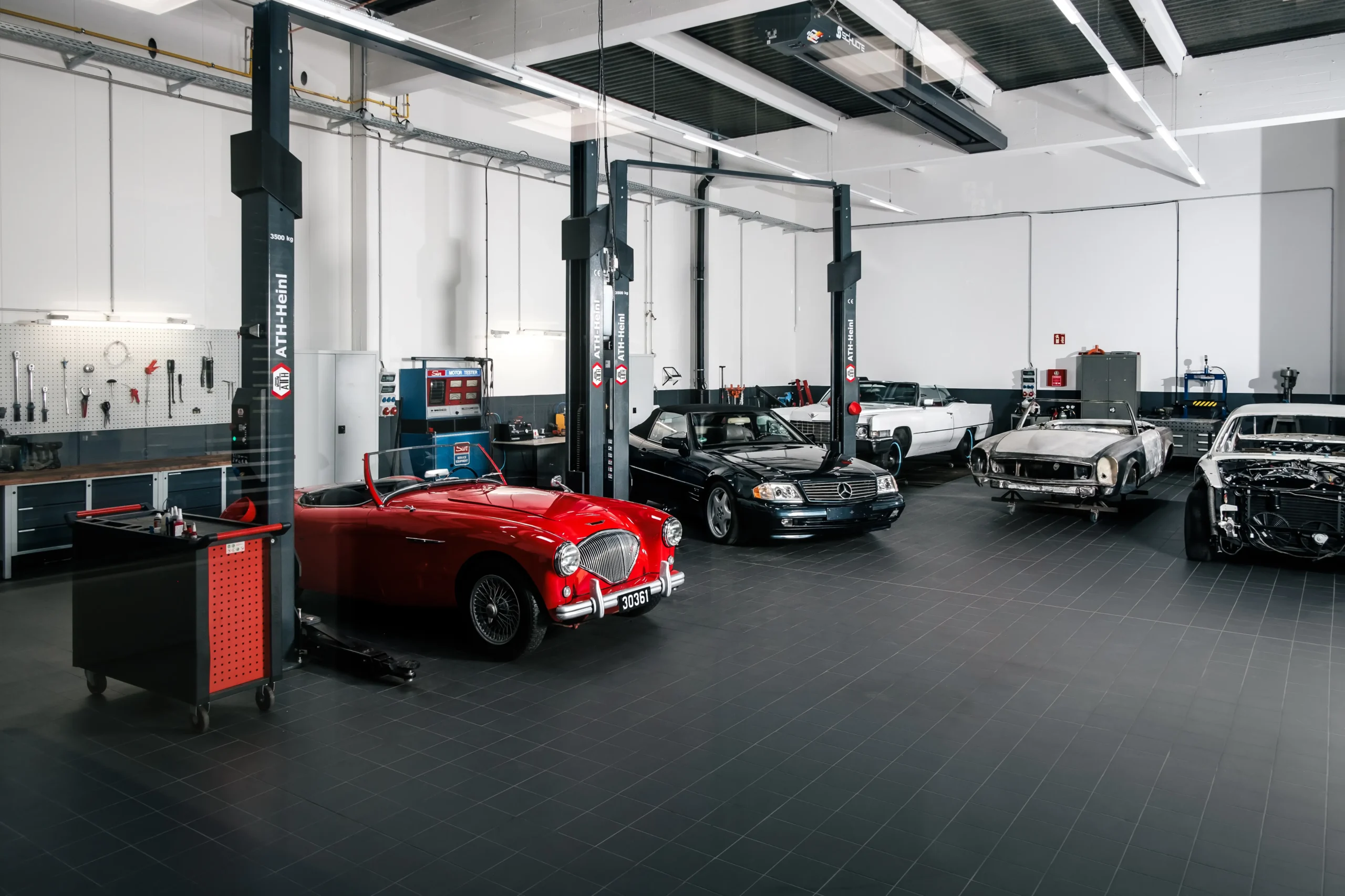 Oldtimer in der Werkstatt von Adrian Fahrzeugtechnik